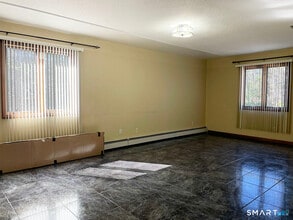 121 S Main St in Plymouth, CT - Building Photo - Building Photo