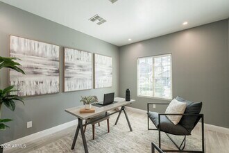 1634 W Red Bird Rd in Phoenix, AZ - Building Photo - Building Photo