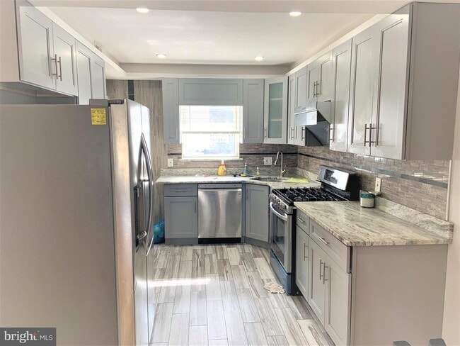 property at 2811 S Franklin St