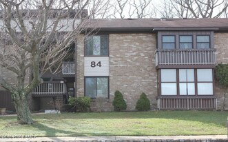 84 Amberly Dr, Unit J in Manalapan, NJ - Building Photo