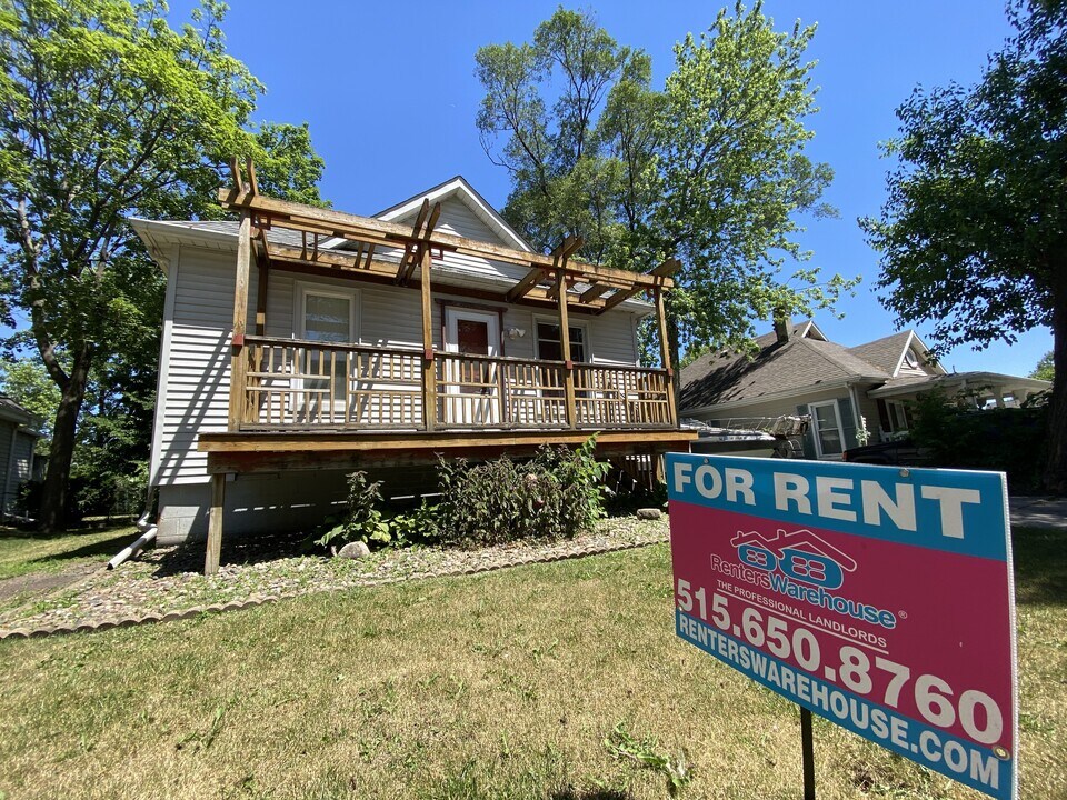 409 2nd St in West Des Moines, IA - Building Photo