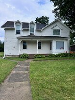 180 Martin St in Sharon, WI - Building Photo