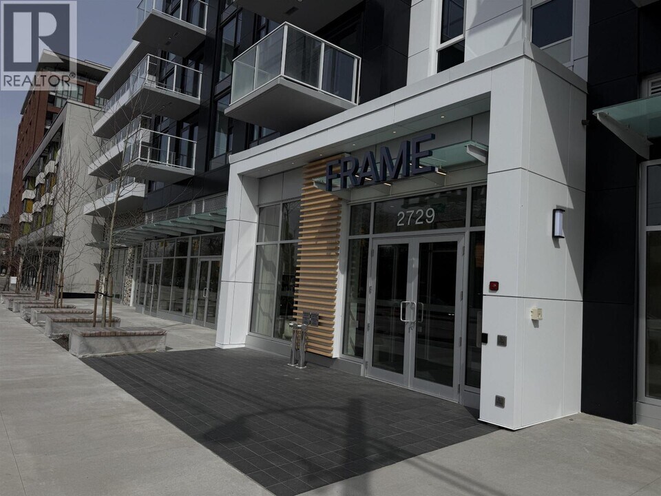 2729 Kingsway in Vancouver, BC - Building Photo