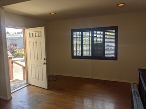 1326 Electric Ave in Venice, CA - Building Photo - Building Photo