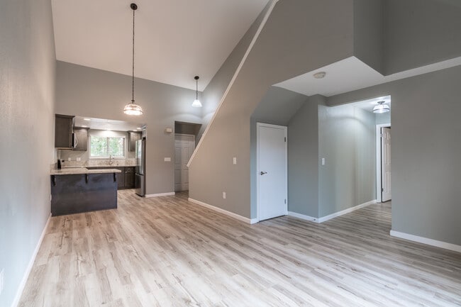 Woodglen Terrace Apartments in Modesto, CA - Foto de edificio - Interior Photo