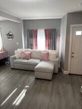 408 Cass Ave, Unit 408 Cass Ave Unit 1 in Woonsocket, RI - Foto de edificio - Building Photo