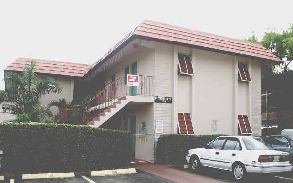 Keystone Apartments in Lauderdale Lakes, FL - Building Photo - Building Photo