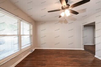 390 Paul Ave in Florissant, MO - Building Photo - Building Photo