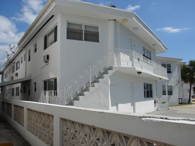 7080 Bonita Dr in Miami Beach, FL - Building Photo - Building Photo