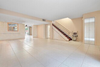712 NE 27th Ave in Hallandale Beach, FL - Building Photo - Building Photo