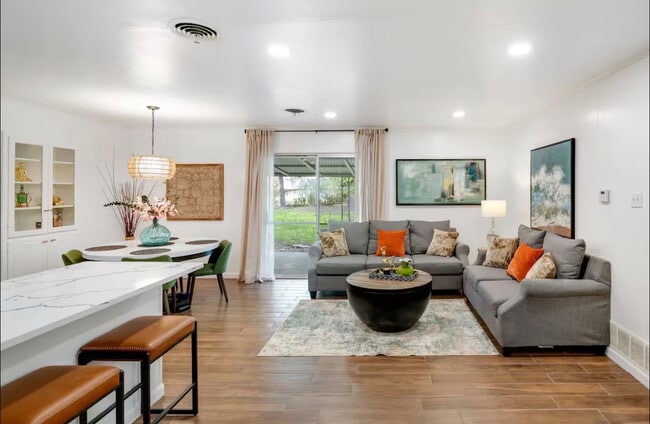 Room in House on Burr Oak Dr