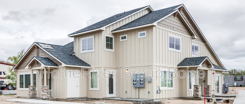 835 E Wandering Ln in Kuna, ID - Building Photo