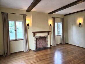 1922 N Hoover St, Unit 1922 in Los Angeles, CA - Foto de edificio - Building Photo