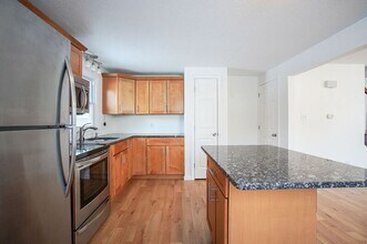 29 Crown St in Westfield, MA - Building Photo - Building Photo