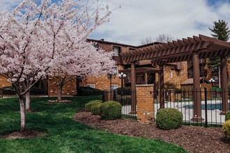 Fox Chase Apartments in Arnold, MO - Building Photo - Building Photo