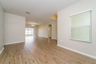 243 Anson Dr in Kissimmee, FL - Foto de edificio - Building Photo