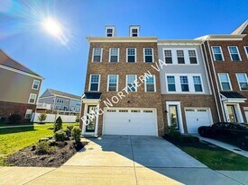 42961 Running Creek Square in Leesburg, VA - Building Photo