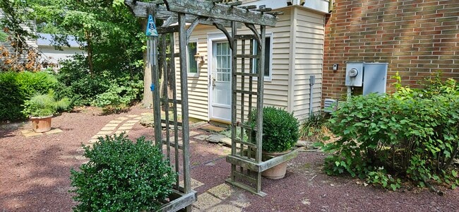 26447 Bay Farm Rd, Unit Apartment #1 in Millsboro, DE - Foto de edificio - Building Photo