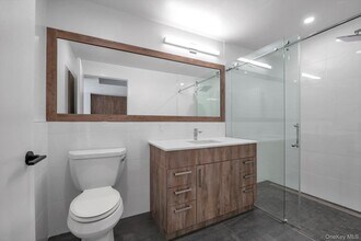 108 Middle Neck Rd in Great Neck, NY - Building Photo - Building Photo