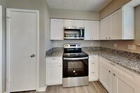 16919 Cairnloch St photo'