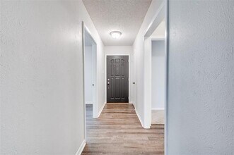 1902 Green Meadow Ct in Arlington, TX - Building Photo - Building Photo