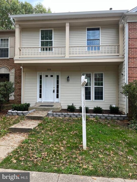 355 Crescendo Way in Silver Spring, MD - Building Photo