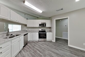 13102 Kingsmill Dr in Sugar Land, TX - Building Photo - Building Photo