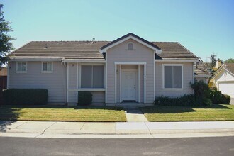 9454 Laguna Pointe Way in Elk Grove, CA - Building Photo - Building Photo