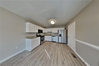 11 Emerald Ct in Douglasville, GA - Building Photo - Building Photo