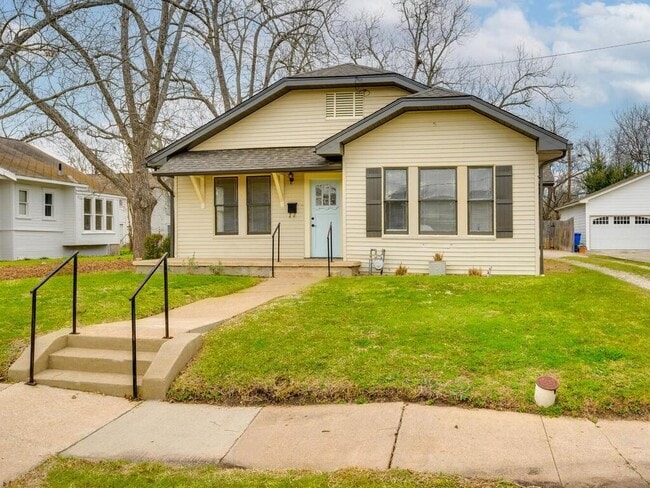 property at 916 Cecelia St