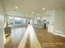 46620 First AvenueA in Chilliwack, BC - Building Photo