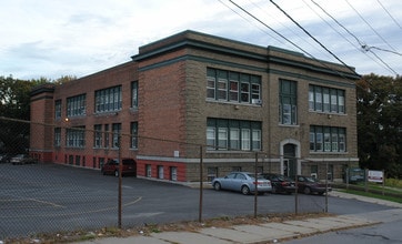 Academy Apartments in Amsterdam, NY - Foto de edificio - Building Photo