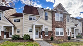 25 Janet Cir in Bridgeport, CT - Building Photo