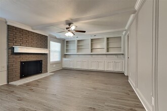 8338 Burwood Park Dr in Spring, TX - Building Photo - Building Photo