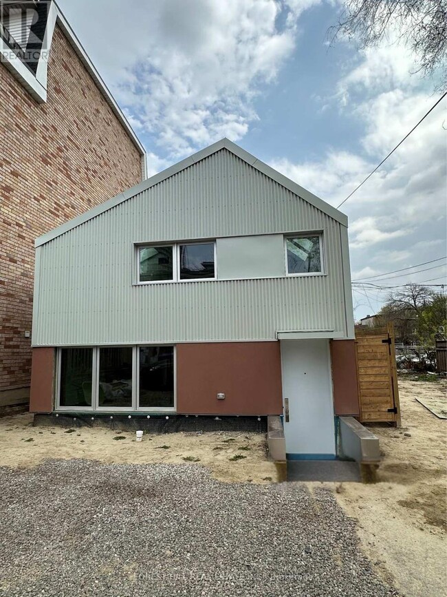 839 Gladstone Ave in Toronto, ON - Building Photo - Building Photo