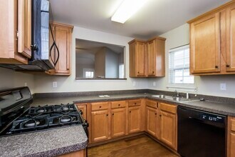 5 Hill Crest Cir in Hiram, GA - Building Photo - Building Photo