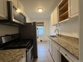 633 Old Post Rd in Bedford, NY - Building Photo - Building Photo