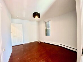 35 W 47th St in Bayonne, NJ - Building Photo - Building Photo