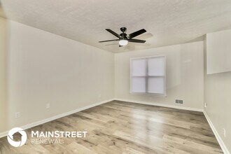 9104 Royal Oak Dr in Louisville, KY - Foto de edificio - Building Photo