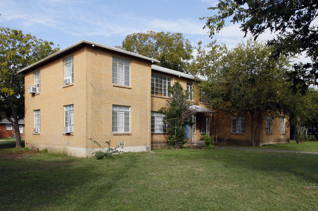 7307 Broadway St in San Antonio, TX - Building Photo