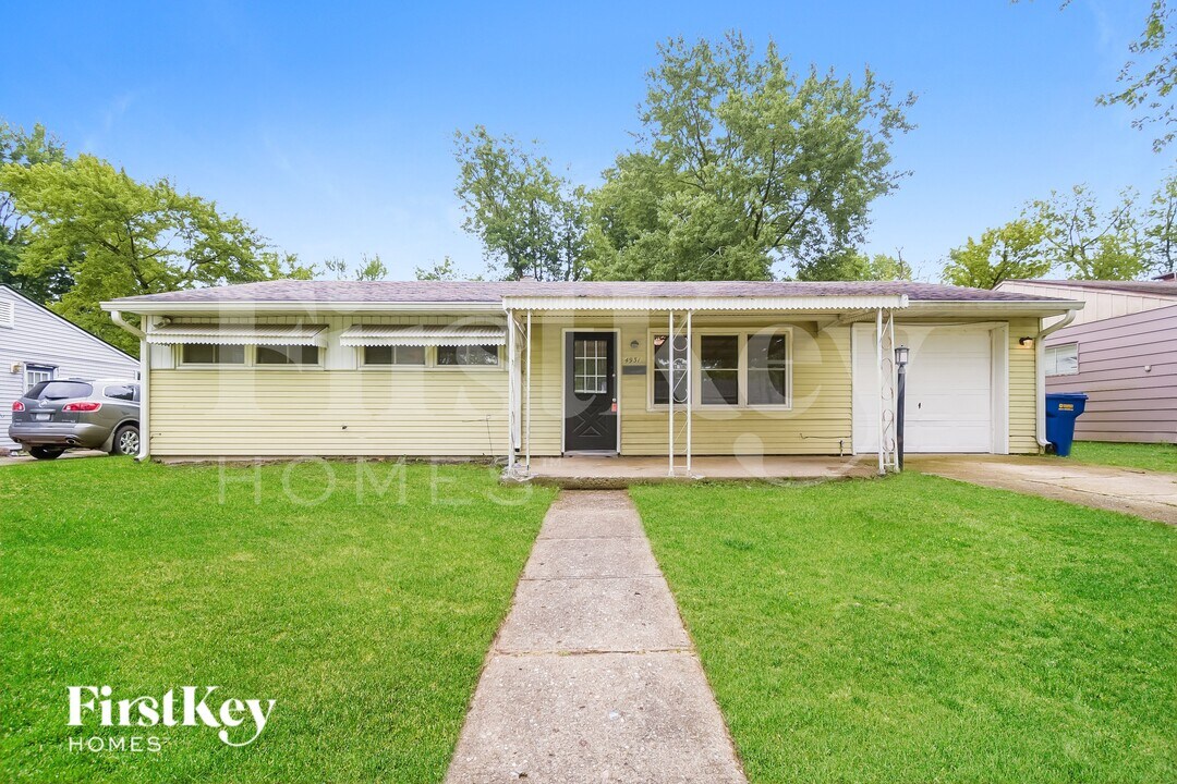 4931 Karen Dr in Lawrence, IN - Foto de edificio