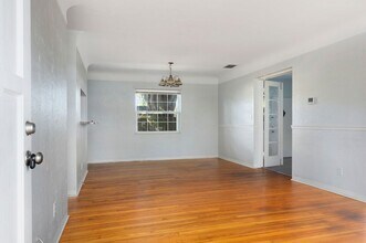 2900 Leslee Lake Dr N in St. Petersburg, FL - Building Photo - Building Photo