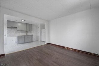 20 Summit Ave in Hawthorne, NJ - Building Photo - Building Photo