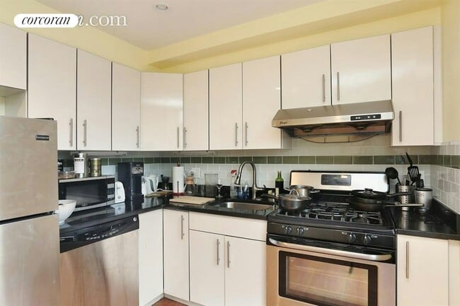 24 Henry St in New York, NY - Building Photo - Building Photo