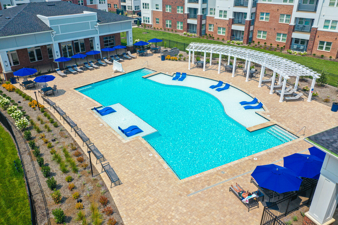 Center West Apartments in Midlothian, VA - Building Photo