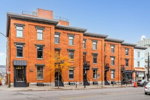 14-38 Sherbrooke Rue E in Montréal, QC - Building Photo