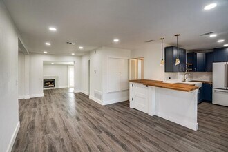 1043 Springdale Rd in Austin, TX - Building Photo - Building Photo