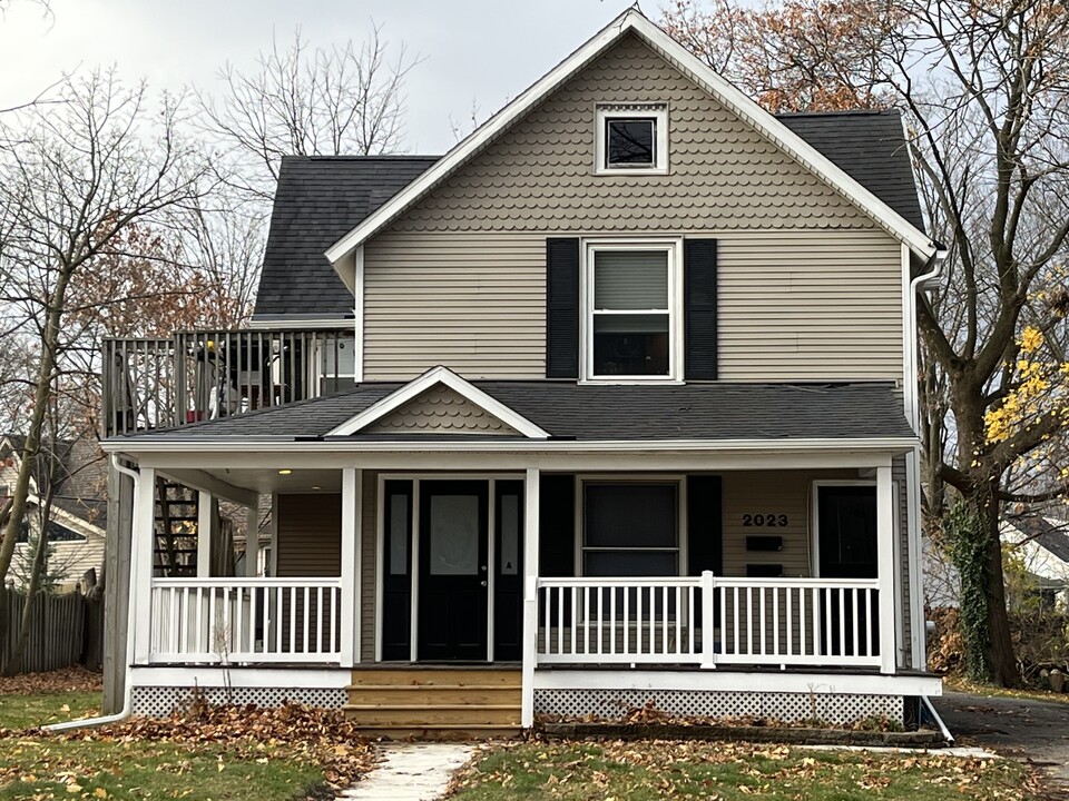 2023 Cedar St in Holt, MI - Building Photo