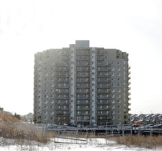 15 & 245 Lena Crescent in Cambridge, ON - Building Photo - Building Photo