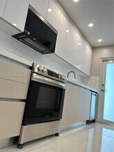 2430 NE 135th St in North Miami, FL - Building Photo - Building Photo